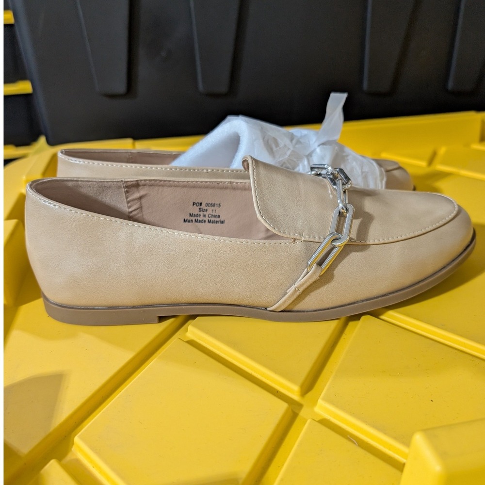 NEW Journee Collection Tan Chain Link Loafers Almond Toe Slip On Flats Size 11